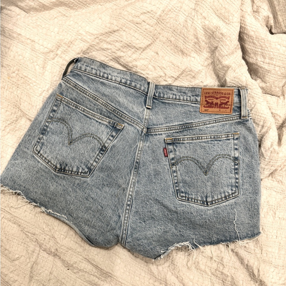 Levi’s 501 Shorts - Picture 2 of 2